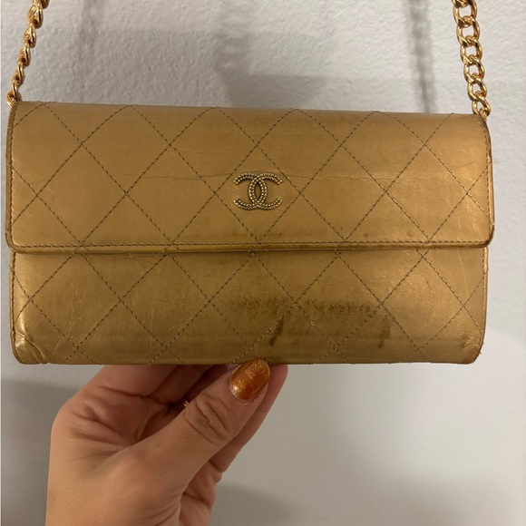 Chanel Metallic Gold Quilted Bag - Picture 3 of 9